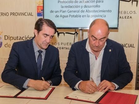 Imagen La Diputación y la Junta planifican el abastecimiento de agua de consumo en la provincia, con casi 40 millones de euros ya en marcha...